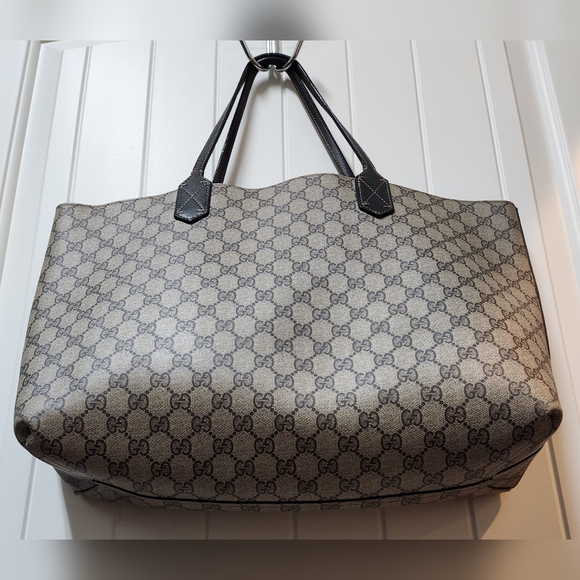 GUCCI GG Supreme Reversible Leather Tote with POSH Authentication - Picture 5 of 14